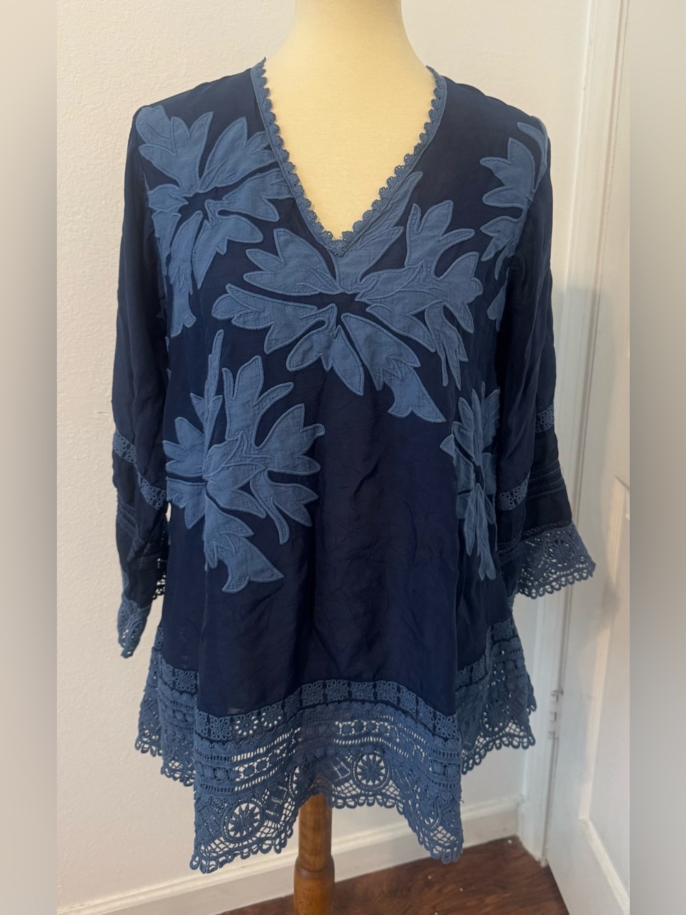 Johnny Was Halima Navy Embroidered Lace Trim Tunic Blouse Boho Artsy Loose SM